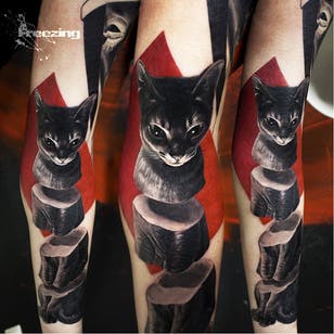 Tatuaje de gato por Denis Moskalev #DenisMoskalev #graphic #realism #trashpolka #redink #blackwork #cat
