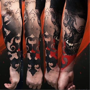 Tatuaje de calavera por Denis Moskalev #DenisMoskalev #graphic #realism #trashpolka #redink #blackwork # skull