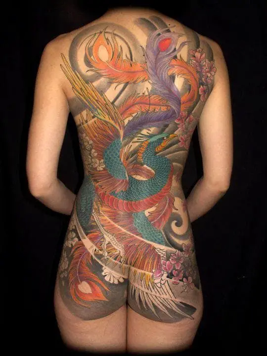 Increíble tatuaje de Phoenix dejado por el talentoso Tin-Tin de París.  #tintin # Phoenix