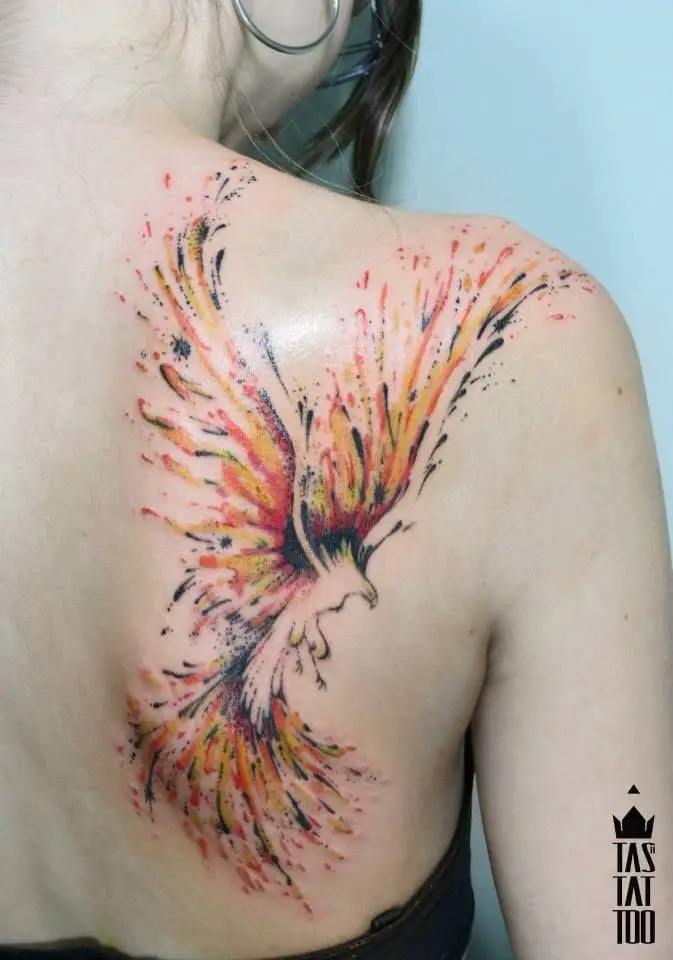 Solo las llamas, bonito tatuaje de fénix de Rodrigo Tas.  #phoenix #rodrigotaer