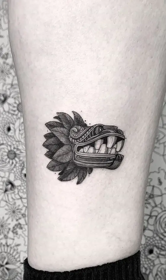 Pequeño tatuaje de Quetzalcoatl