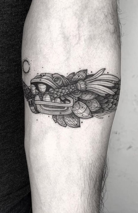 Tatuaje de Ouroboros Quetzalcoatl