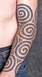 Tatuaje De Nudos En Espiral Celta
