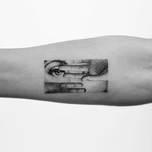 Tatuaje de línea fina de Sanghyuk Ko.  #SanghyukKo #bangbangnyc #newyork #fineline #singleneedle #crosshatch