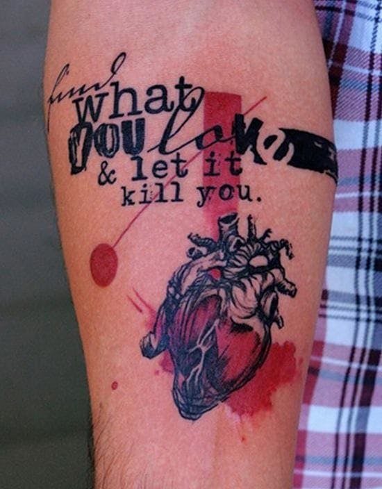 "Encuentra lo que amas y deja que te mate" de Lu Pariselli.  Los tatuajes inspirados en Trash Polka permiten la creatividad a la letra.