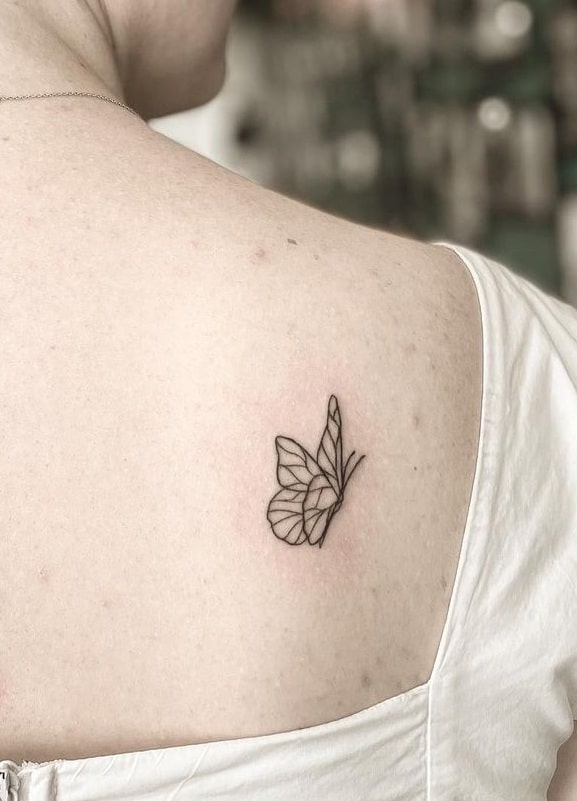 Tatuaje de mariposa simple