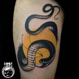 Tatuaje de serpiente por Scott M. Harrison #ScottMHarrison #untraditional #nature #nose