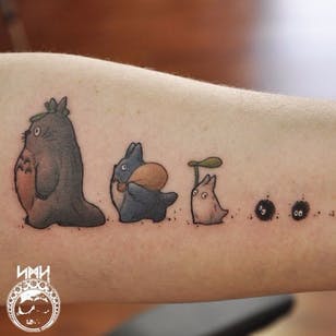 Lindo tatuaje de Totoro por Scott M. Harrison #ScottMHarrison #otraditional #nature #totoro