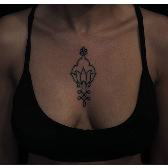 Tatuaje blackwork de Om Kantor.  #OmKantor #sortarbejde #sacredgeometry # håndpoke #telaviv #btattooing #blckwrk
