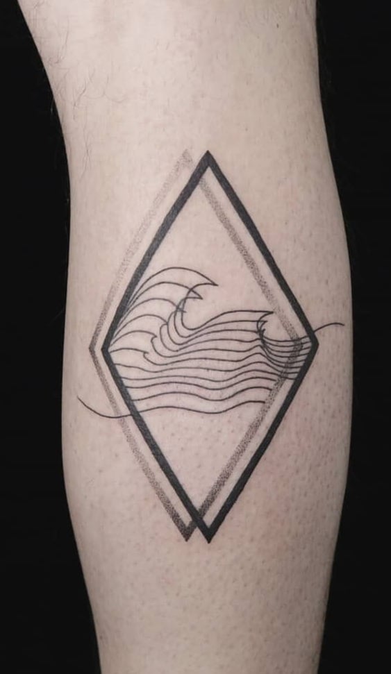 Tatuaje de onda geométrica