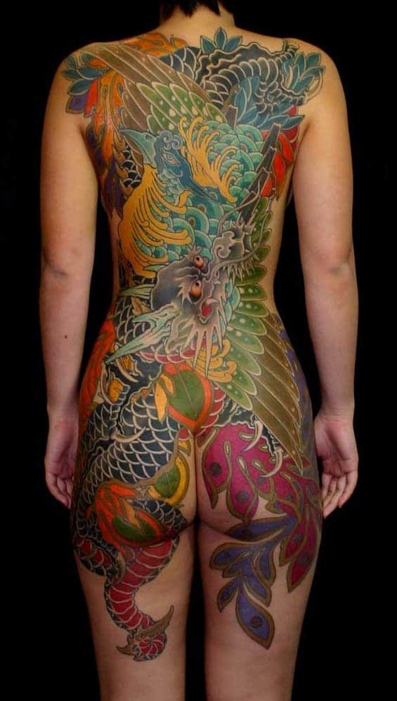 Tatuaje japonés de fénix y dragón
