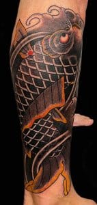 Tatuaje de pez koi negro