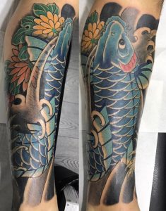 Tatuaje de pez koi azul