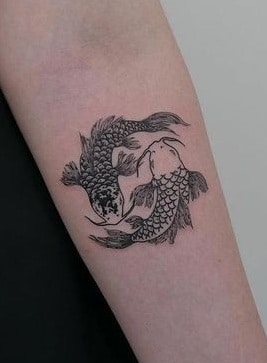 Tatuaje de pez Yin Yang Koi