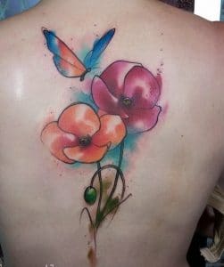 Mariposa acuarela y tatuaje floral