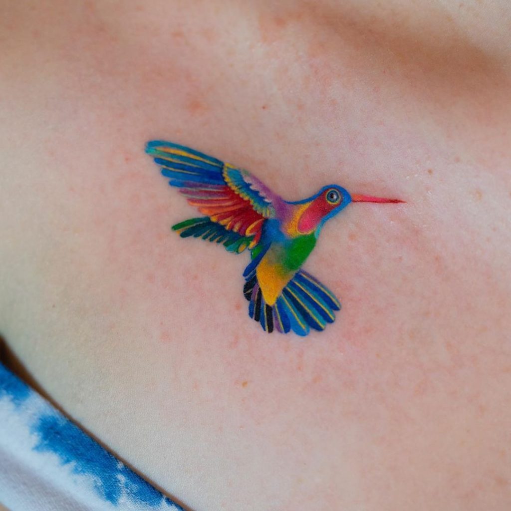 Pequeño tatuaje de colibrí