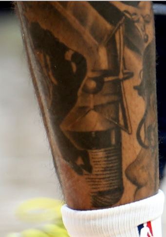 Tatuaje de Kelly en la pierna izquierda
