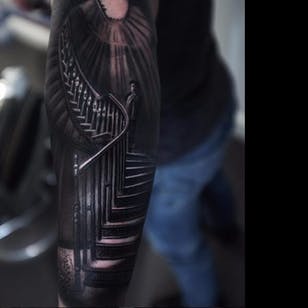 Tatuaje de escalera por Alexander D. West # AlexanderDWest # negro gris # realista # 3D # escalera