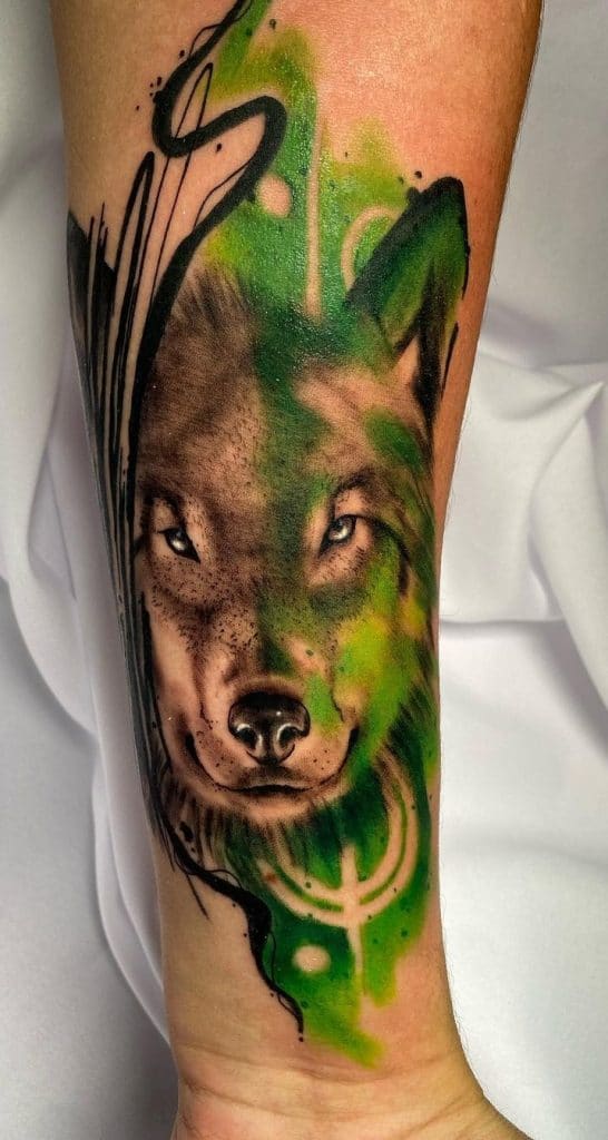 Tatuaje de lobo acuarela