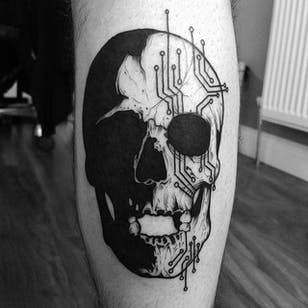 Skull and Circuit Tattoo por Matt Pettis @Matt_Pettis_Tattoo #MattPettis #MattPettisTattoo # Black #Blackwork # Blacktattoo #Blacktattoos #London #Skull #skullhead #btattooing #blckwrk