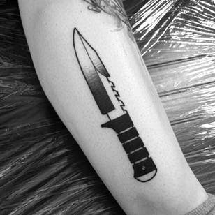Tatuaje de navaja de bolsillo por Matt Pettis @Matt_Pettis_Tattoo # MattPettis # MattPettisTattoo # Black # Blackwork # Blacktattoo # Black tattoos #London #Knife #btattooing #blckwrk