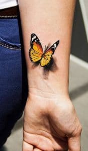 Tatuaje de mariposa 3D en la muñeca