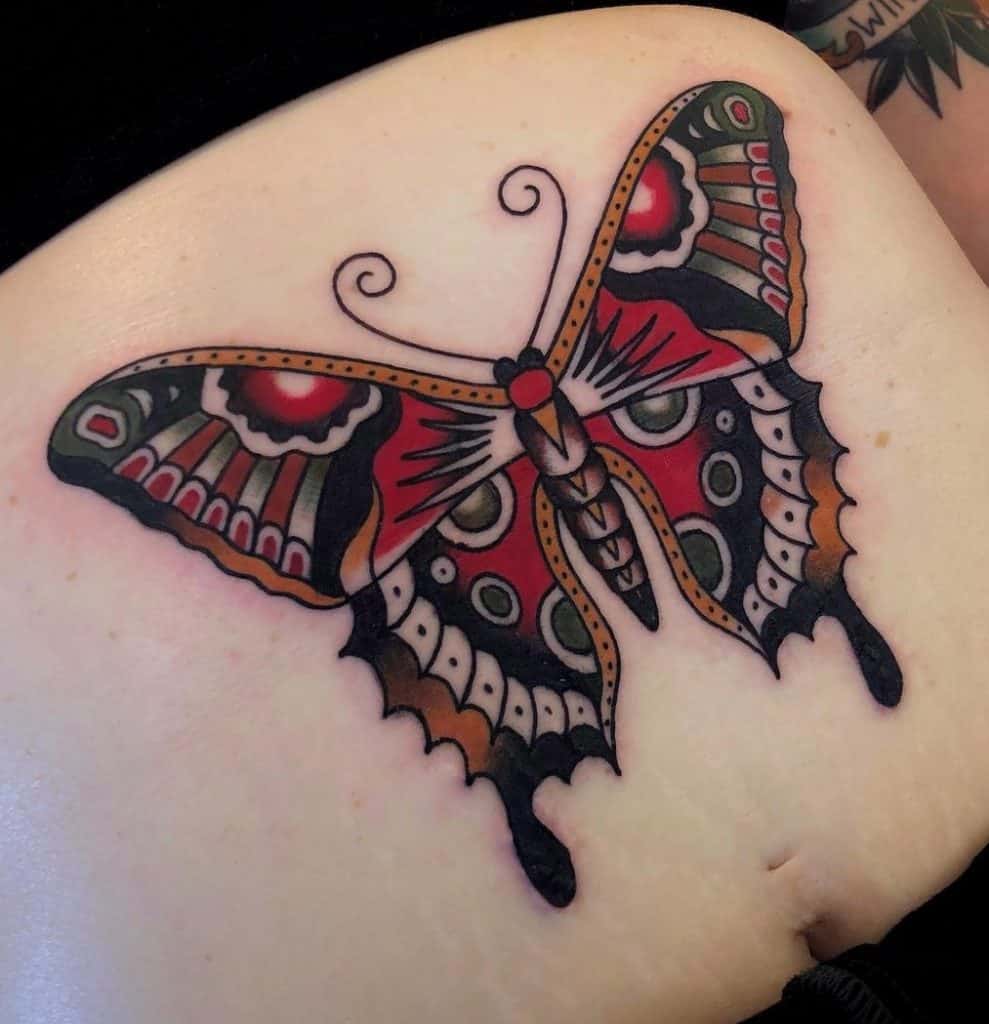 Tatuaje de mariposa tradicional