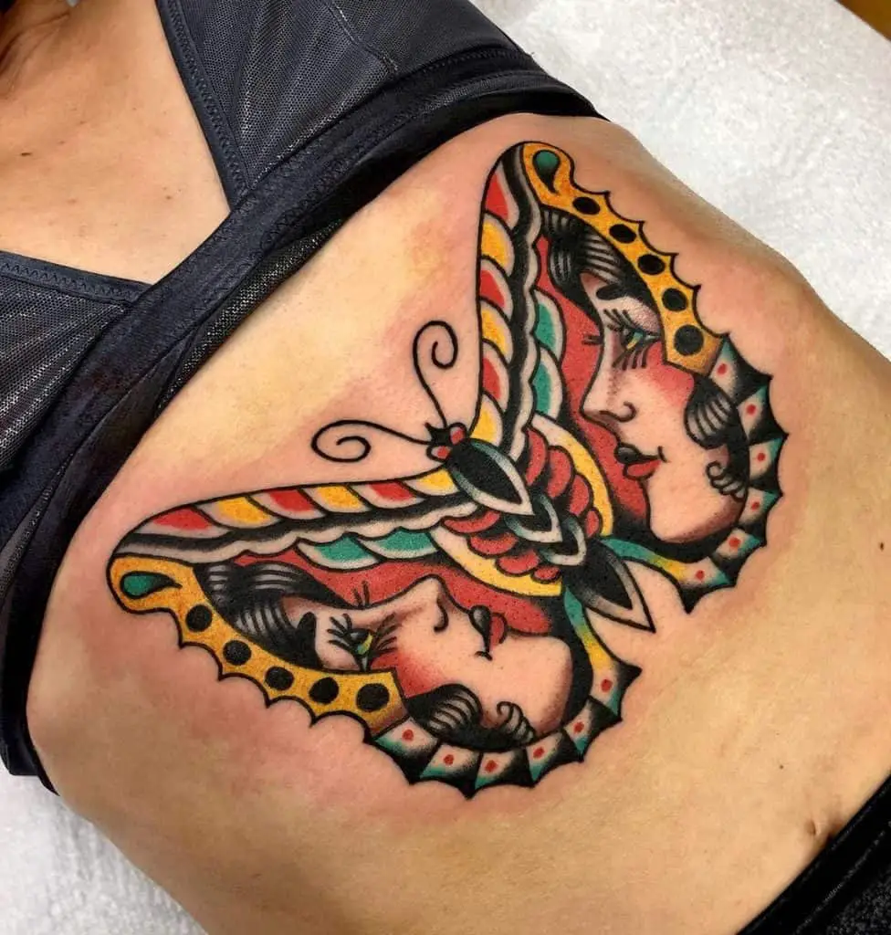 Tatuaje de mariposa tradicional