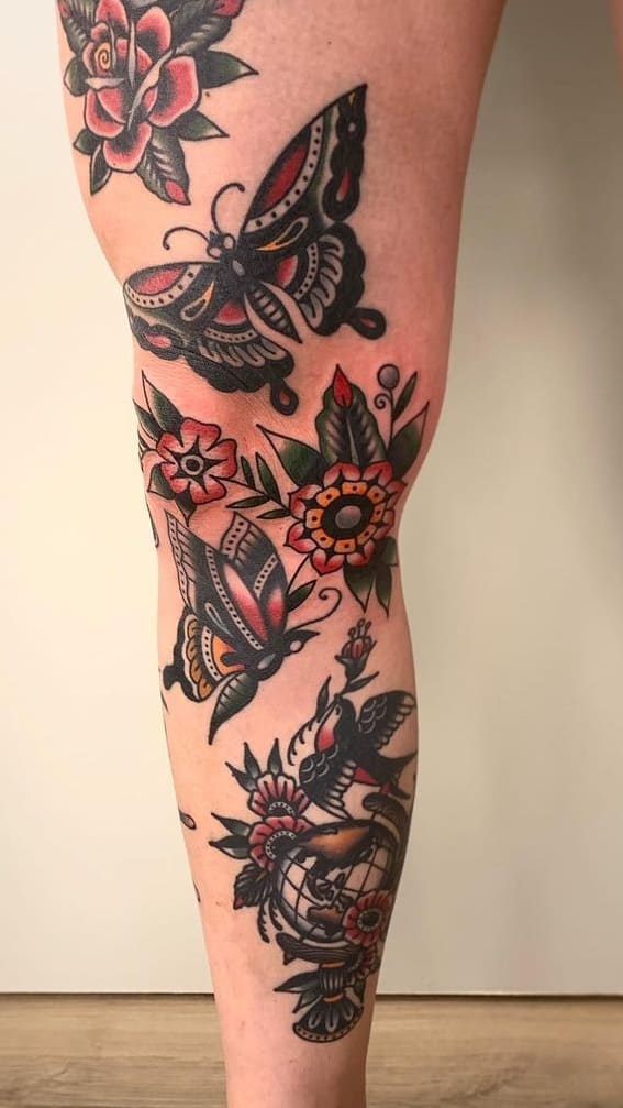 Tatuaje de mariposa tradicional en la pierna