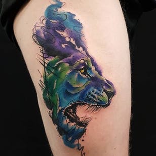 Tatuaje de león rugiente de acuarela incompleto por Smel Wink.  #sketchy #watercolor #illustrative #lion #bigcat #feline #SmelWink