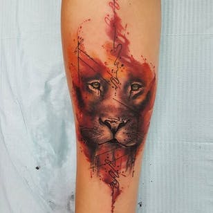 Tatuaje de león en acuarela de Smel Wink.  # acuarela #SmelWink #li en #feline #bigcat #abstract