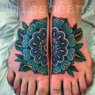 Flower Tattoo by Jessie Beans #flower #traditionelflowertattoo #colorfultattoo #traditional #traditionaltattoo #ball tattoos #bright tattoos #JessieBeans
