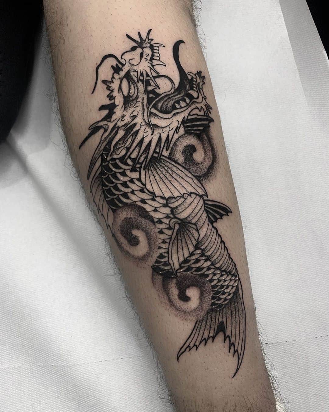 Las mejores ideas de tatuajes de peces Dragon Koi