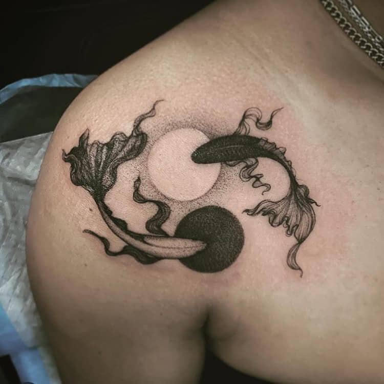 Ideas de tatuajes de peces Yin Yang Koi 5