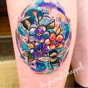 Tatuaje de abejas por Angharad Chappell #AngharadChappell #bees #flowers #watercolor