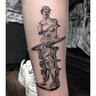 Glitch tatuaje de estatua griega de Max Amos.  #MaxAmos #black work #glitch #pointillism #dotwork #venusdemilo #sculpture #greek #statue