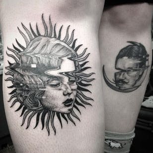 Glitch tatuaje de sol y luna de Max Amos.  #MaxAmos #black work # glitch #pointillism #dotwork #sun #moon #portrait #woman #hombre