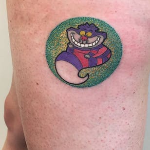 Tatuaje del gato de Cheshire por Sonia Tessari #SoniaTessari #smalltattoo #popart #glitter #cheshirecat #aliceinwonderland