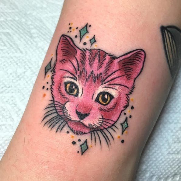 Adorable tatuaje de gato rosa de Megan Massacre #cat #pink #meganmassacre #petportrait #animals #animal portrait #untraditional