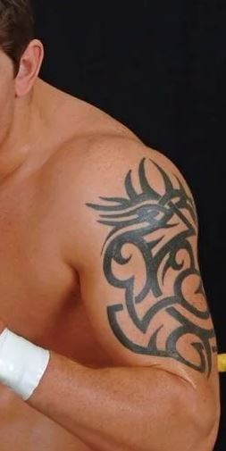 Wade tatuaje tribal