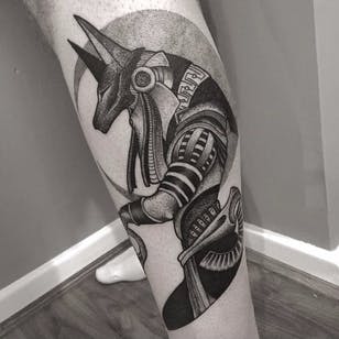 Tatuaje de Anubis de Aston Reynolds #AstonReynolds #blackwork #dotwork #monochrome #Anubis #egypt