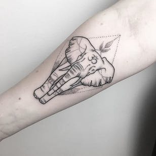 Elephant tattoo by María Fernández #elephant #elephant tattoo #blackwork #blackwork tattoo #line work #lineorbetattoo #graphic #graphic tattoo #black flash #illustrative