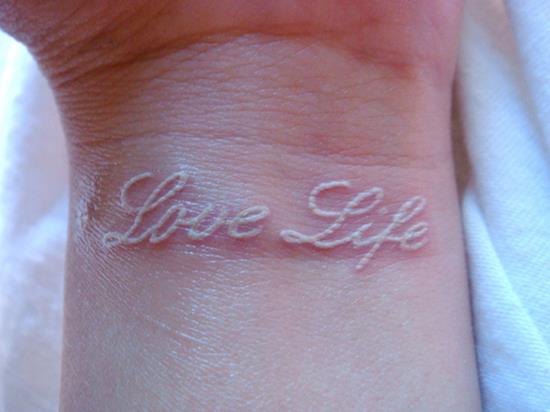 8-tatuaje-de-tinta-blanca-amor-vida