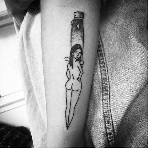 Chica cuchillo con trenzas de Liz Kim #blackwork #linework #dotwork #illustration #blackworker sumisión #lizkim
