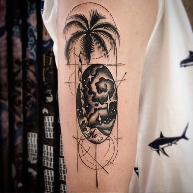 tatuaje de palma geométrica en el brazo