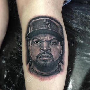 Ice Cube Tattoo por Lewis Hazlewood #icecube #icecubetattoo #rapper #rappertattoo #portrait #portraittattoo #gangsterrap #musician #musiciantattoo #LewisHazlewood