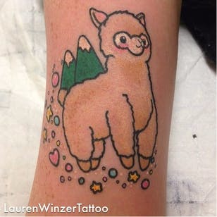 Tatuaje de alpaca de Lauren Winzer.  #LaurenWinzer #kawaii #dulce #alpaca