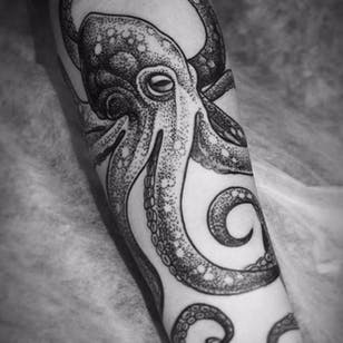Blackwork Octopus Tattoo por Alex Tabuns #octopus #octopustattoo #octopustattoos #blackworkoctopus #blackworkoctopustattoo #blackwork #blackworktattoo #blackworktattoos #darktattoos #darkoctopus #blackink #blackinktattoo #AlexTabuns