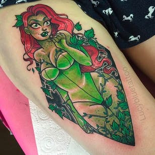 Poison Ivy Tattoo por Lucy Blue @Lucybluetattoo #Lucybluetattoo #Neotraditional #pinup #pinupgirl #pinuptattoo #girltattoo #BlueCardinal #Manchester #UK #married #poisonivy