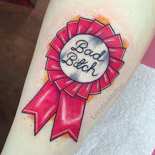 Tatuaje del premio Bad Bitch por Lucy Blue @Lucybluetattoo #Lucybluetattoo #Neotraditional #pinup #pinupgirl #pinuptattoo #girltattoo #BlueCardinal #Manchester #UK #Badbitch